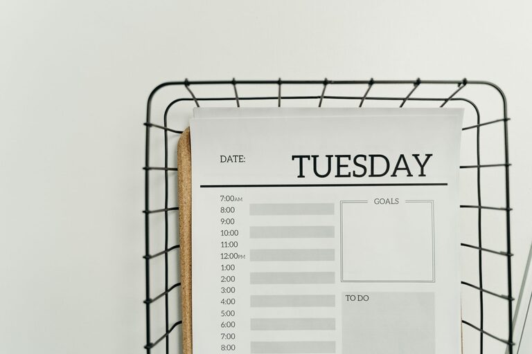 Simple Cleaning Schedule to Tidy Your Home in One Week