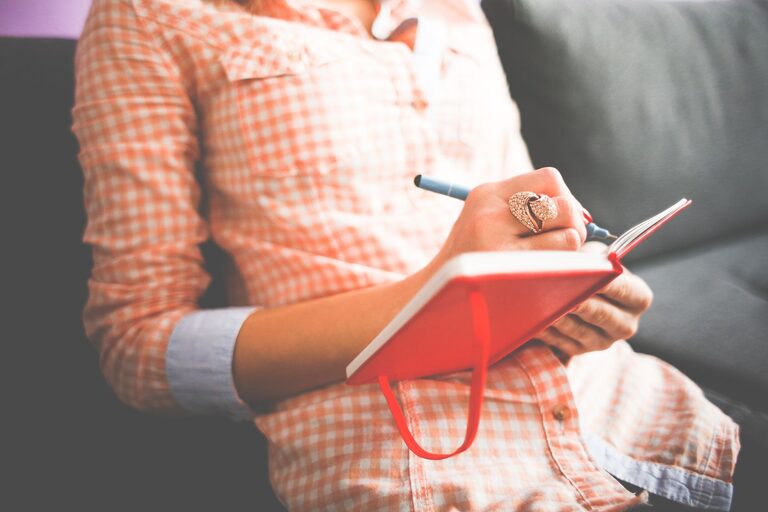 Beginner Guide to Journaling Every Day for a Clearer Mind